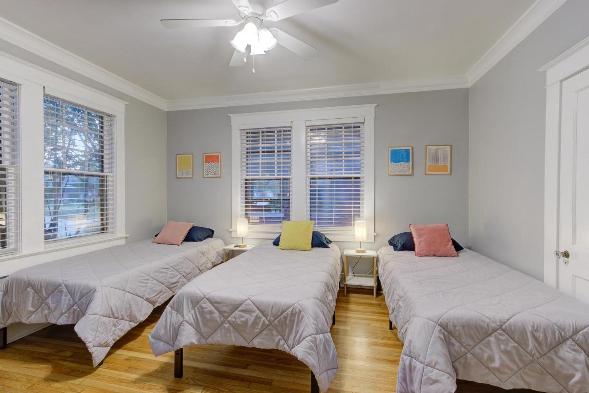 Spacious With 6 Beds, Games, And Fire Pit - Close To Beale Street, Bbq, Graceland, & Liberty Bowl Holiday home Memphis